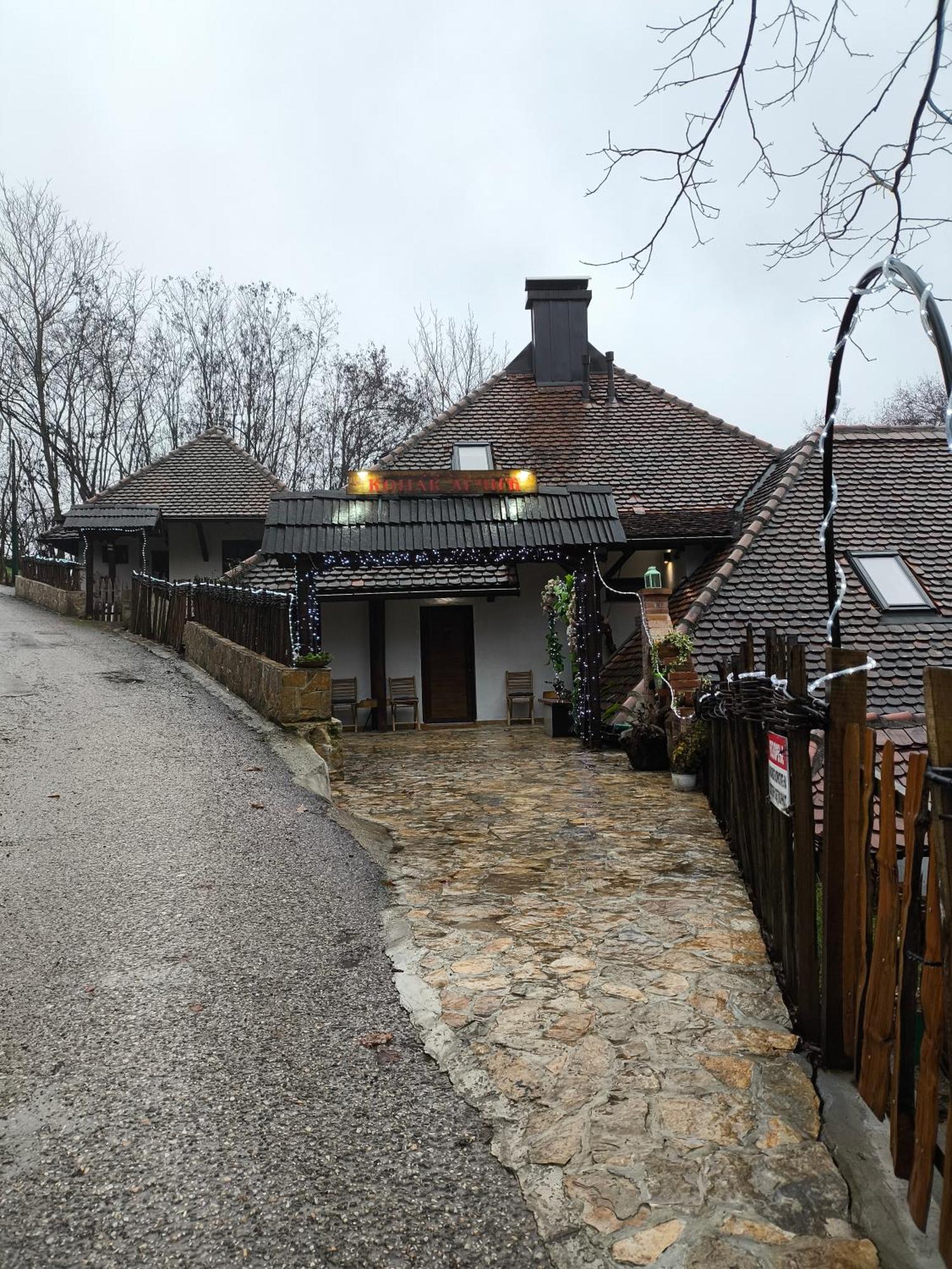 Konak Lecic Trsic エクステリア 写真