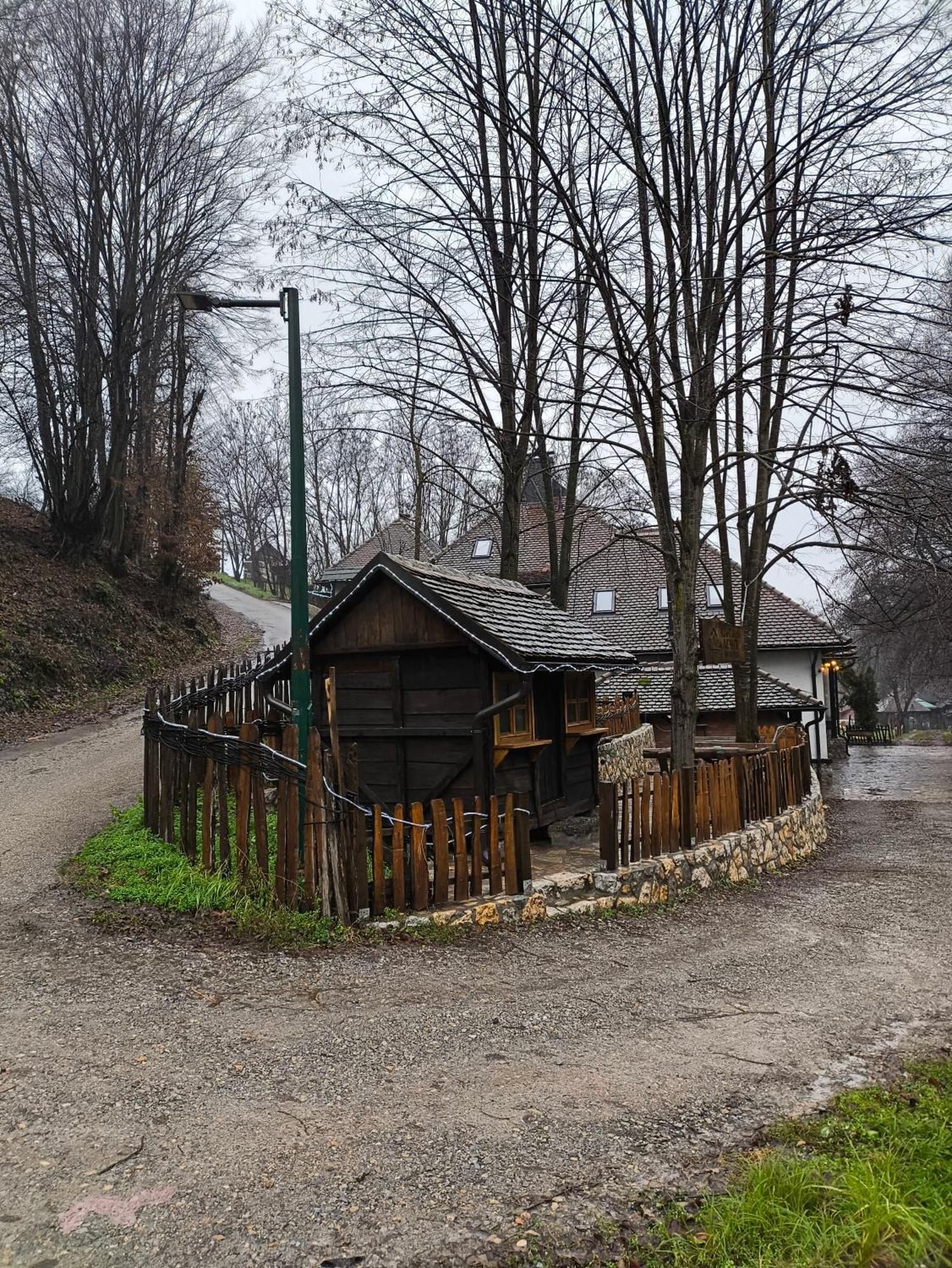 Konak Lecic Trsic エクステリア 写真